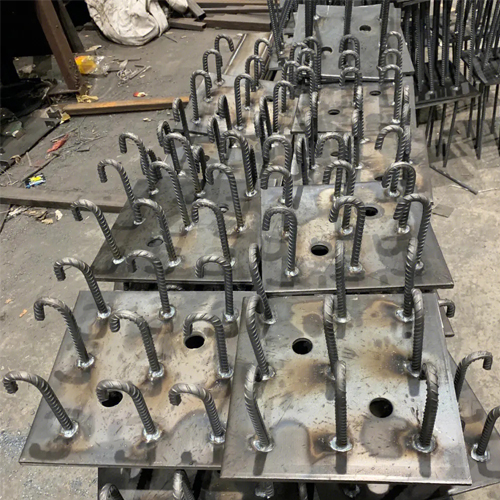 图纸中如何确定五家渠预埋件的位置？